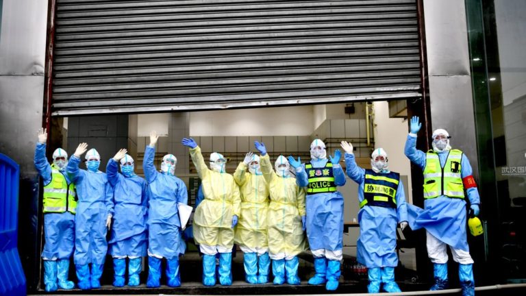 Los orígenes de la pandemia de COVID-19 y el repunte de los wolf-warriors de China