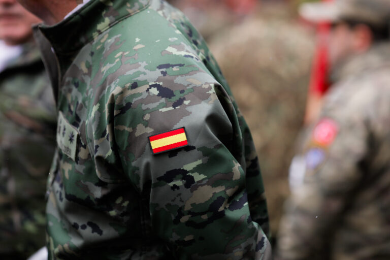 España refuerza su posición en el ranking mundial de potencias militares en 2024: un análisis comparativo